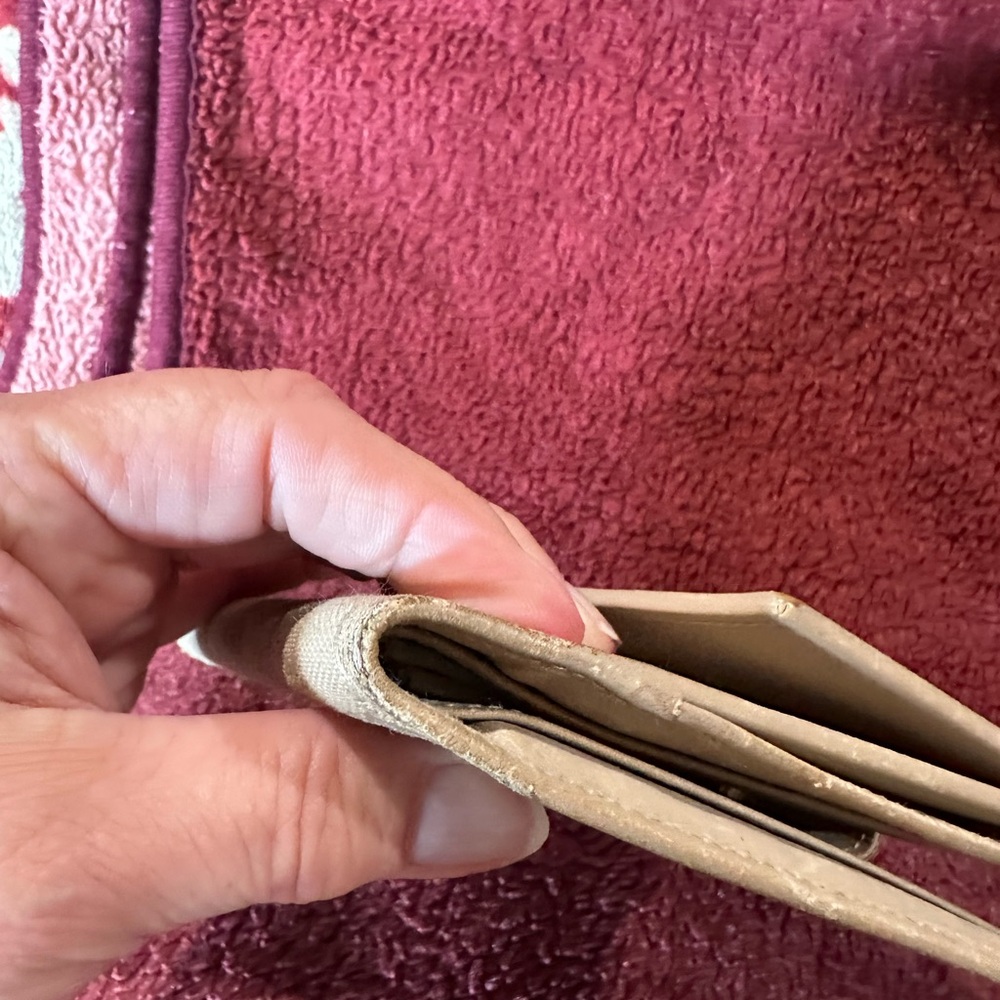 Gucci wallet in great condition. Please see photos. - Picture 4 of 5